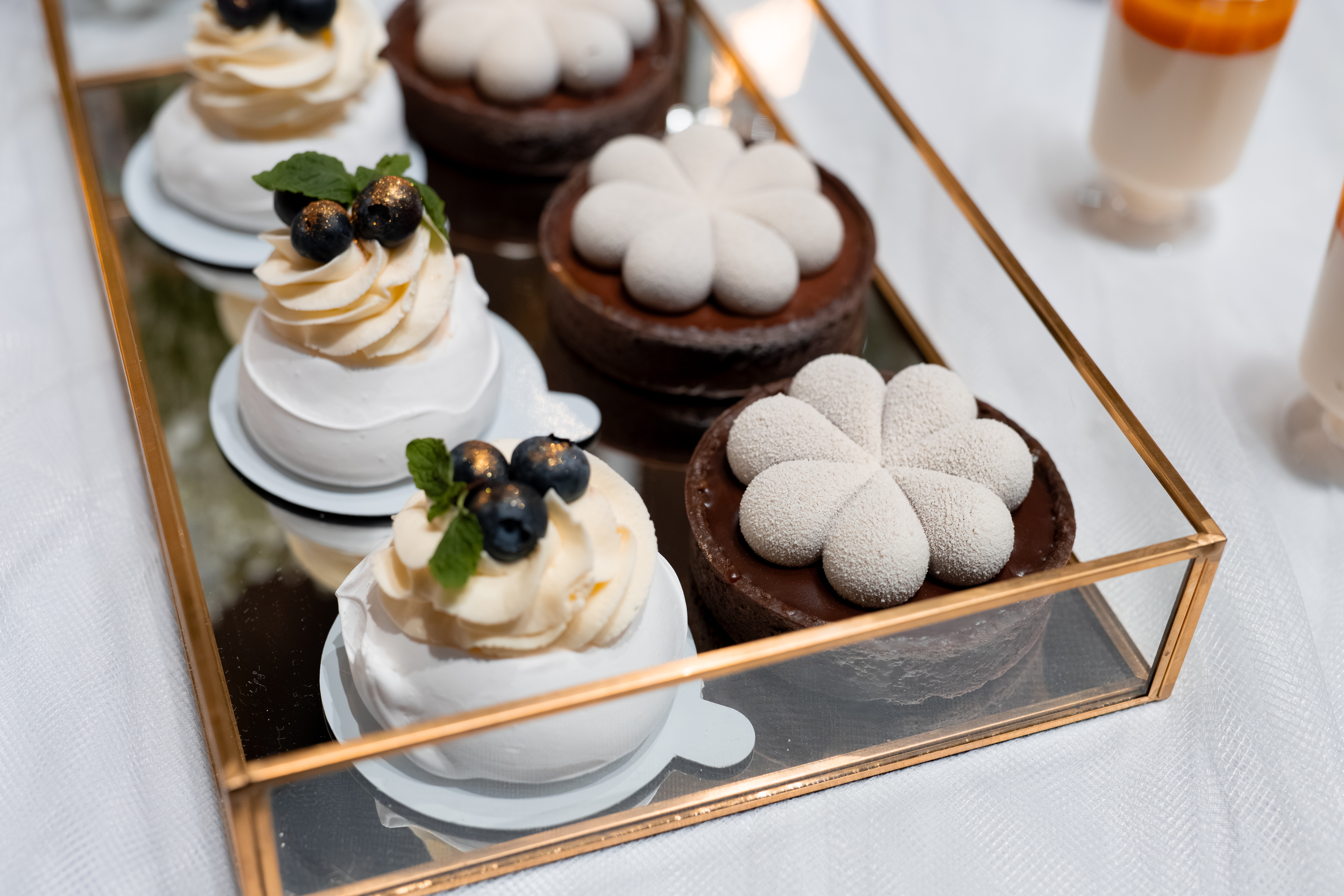 Desery w złotej gablocie